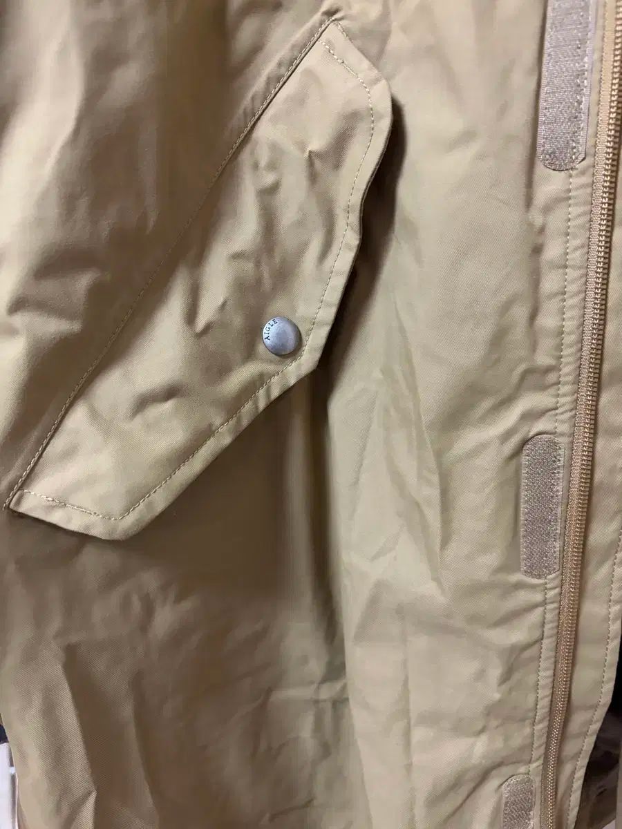 ヨーロッパ アウトドア ブランド Aigle フード マウンテンパーカー ジャケット L 100 OLIVEOS_COM_TR