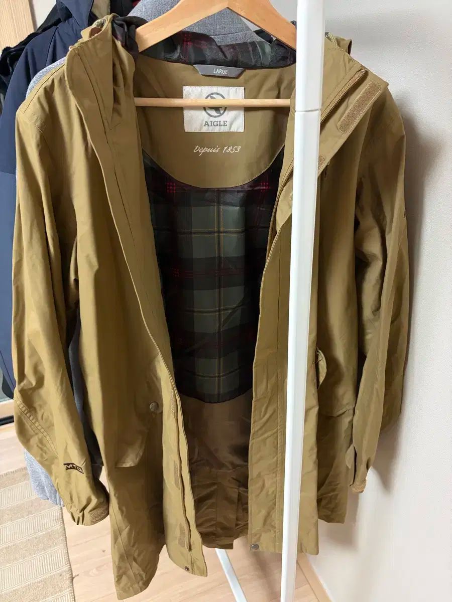 フード マウンテンパーカー