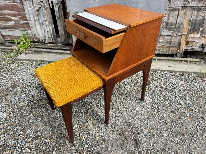 イギリスビンテージ CHiPPY TELEPHONE SEATS VINTAGE TELEPHONE SEAT