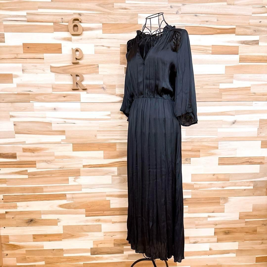 ザラ オープンショルダー サテン ロング ワンピース プリーツ M 黒ブラック