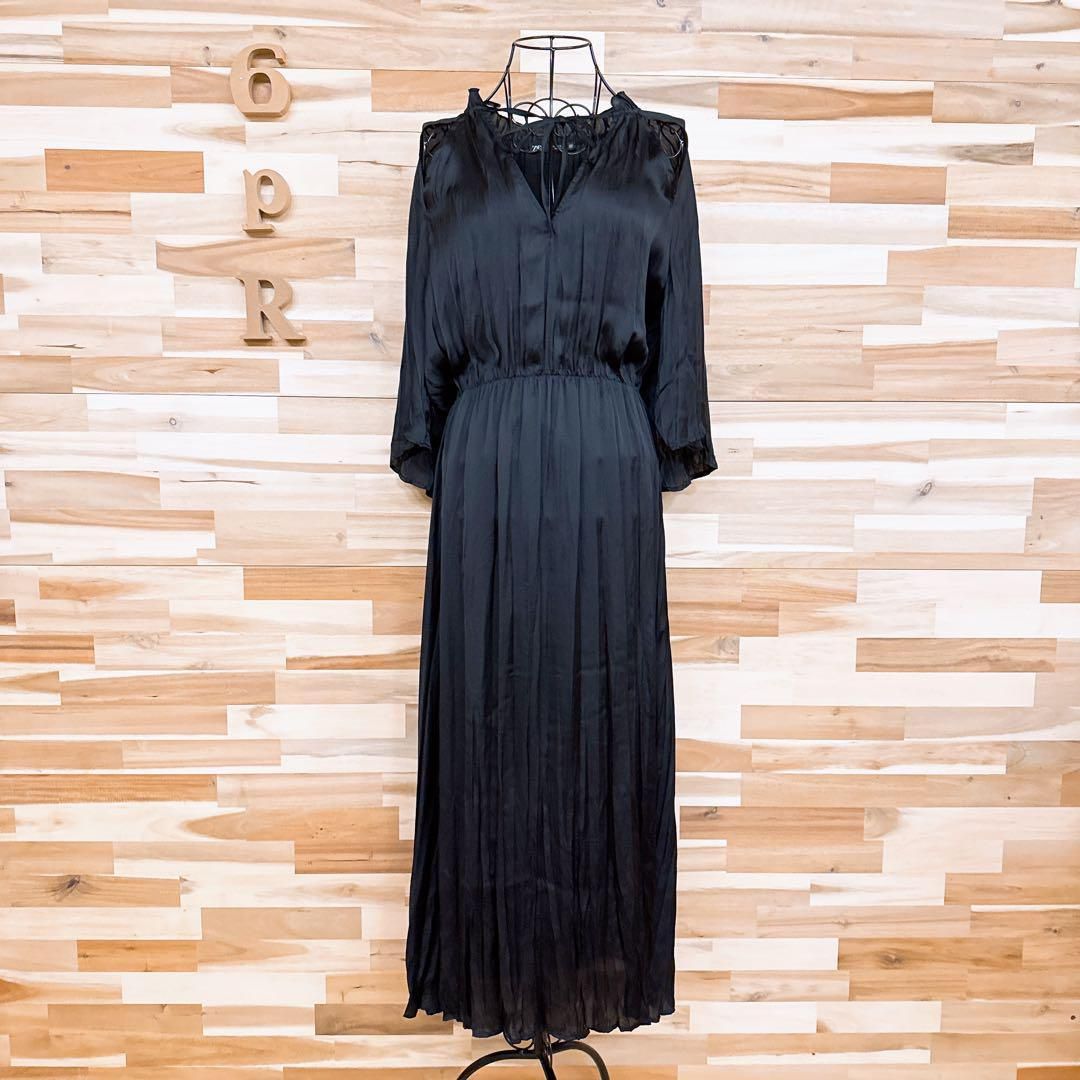 オープンショルダー サテン