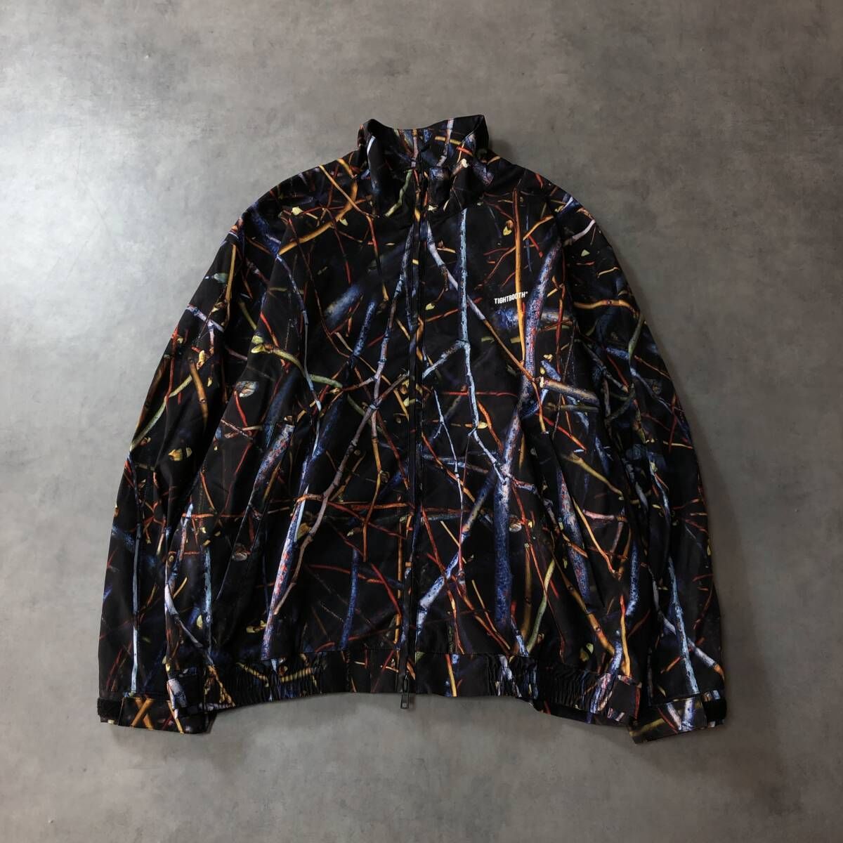 GQ4106 TIGHTBOOTH BRANCH CAMO TRACK JKT M 黒 ブランチカモ柄 トラックジャケット