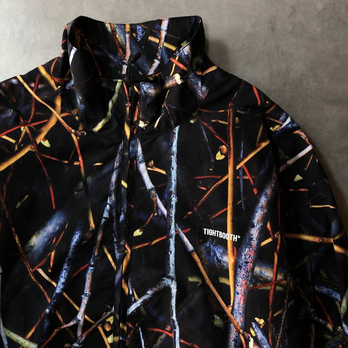 GQ4106 TIGHTBOOTH BRANCH CAMO TRACK JKT M 黒 ブランチカモ柄 トラックジャケット
