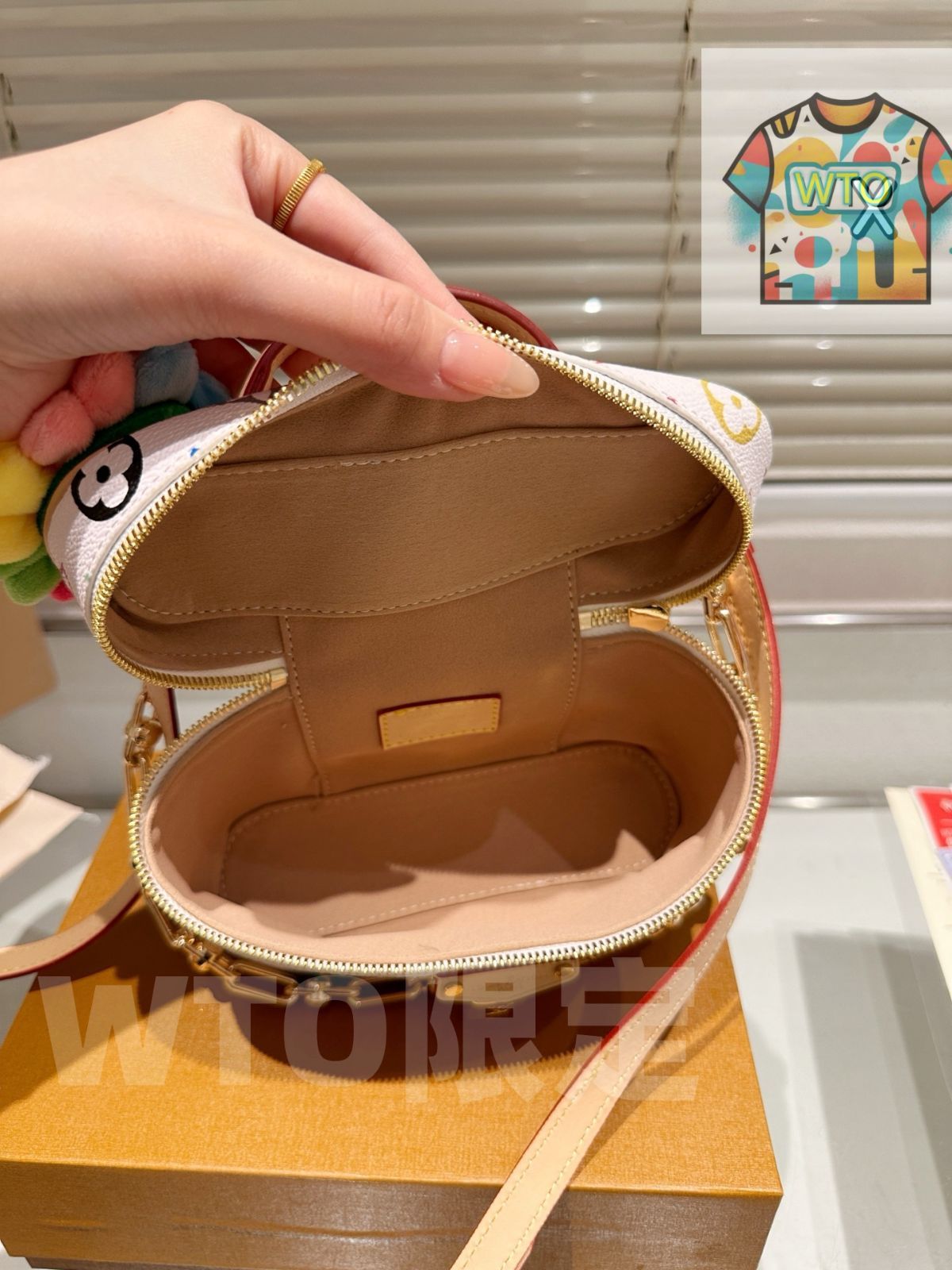 今日特価】LV x Takashi Murakami White Multicolor Vanity Chain