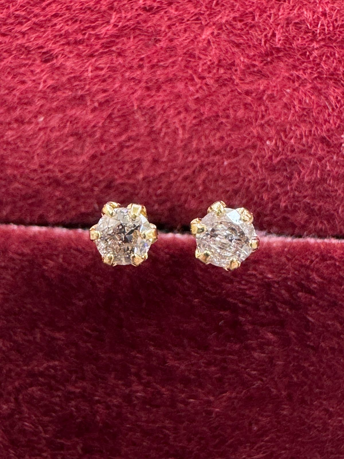 K 18天然ダイヤモンドピアス ペアで0.06 ct シンプル 華奢アクセ ダイヤピアス つけっぱなし シンプルピアス