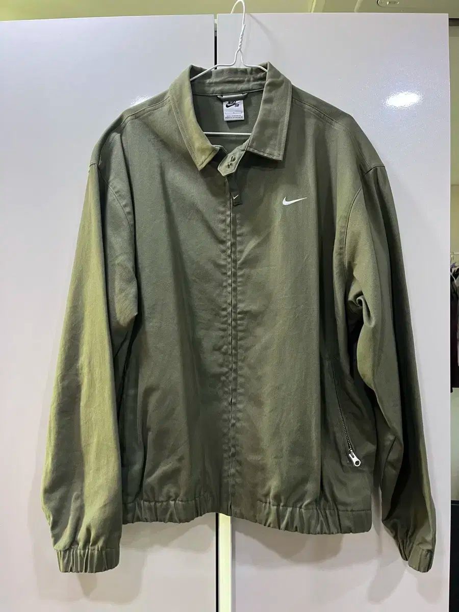 ナイキ SB 軽量 オリーブ スケートボーディング ジャケット