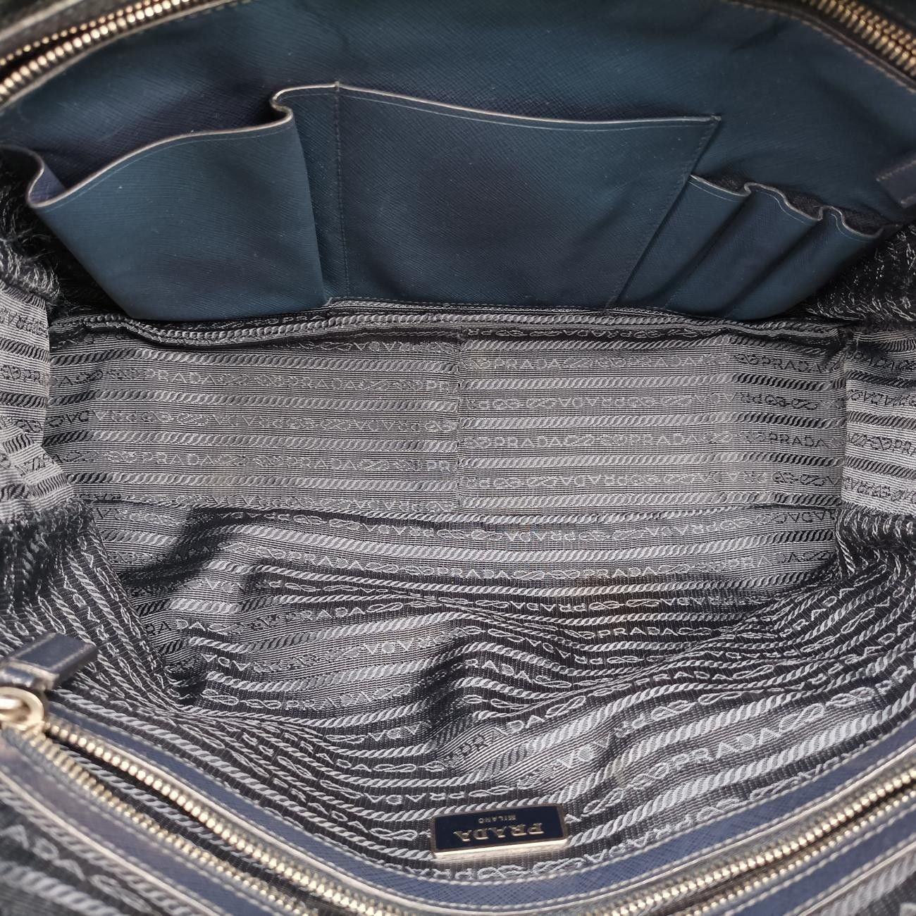 プラダPradaビジネスバッグ ブリーフケース