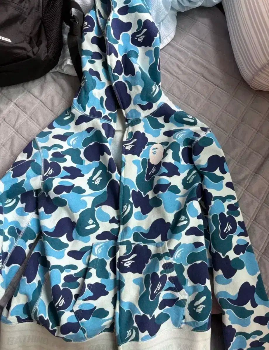 A BATHING APE® ブルー カモフラ ジップアップパーカー L - メルカリ