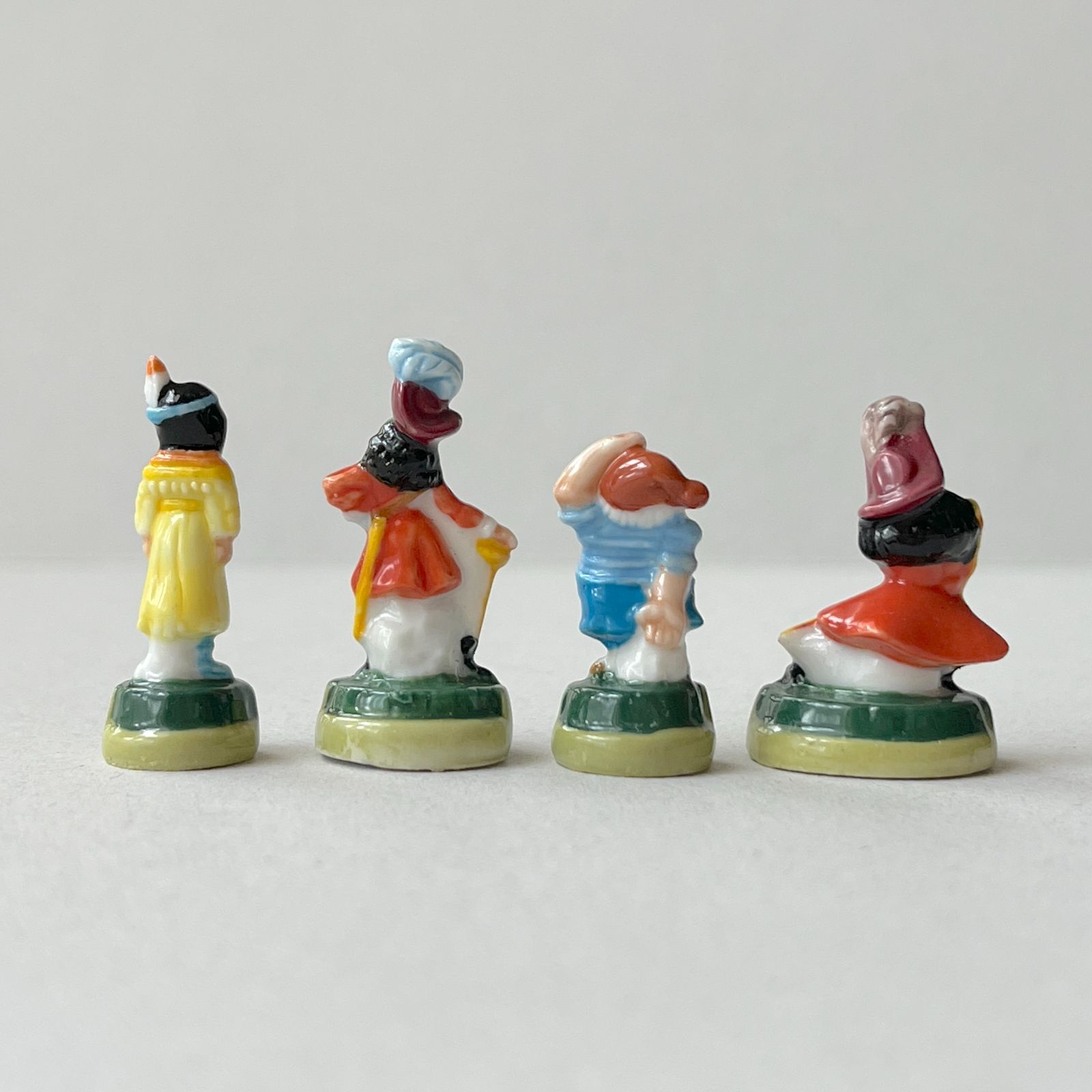 フェーブ　ディズニー陶器つや消し　フランス 9体セット フェーヴ ピーターパンの世界 10個 2007年 最も安い ディズニー