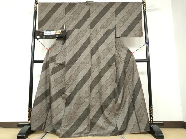 平和屋着物○本場奄美大島紬 7マルキ 抽象文様 反端付き 正絹 逸品