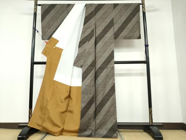  平和屋着物 本場大島紬 古代染色純泥染 7マルキ 160亀甲 変わり間道 有 中里絹織物謹製 証紙付き 正絹 ud 紬 着物