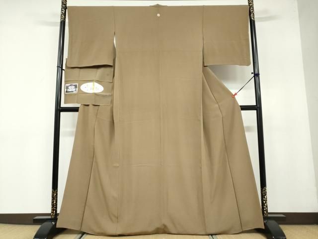 平和屋着物 上質な色無地 超堅牢染 琥珀錦 紋意匠 肥後煤竹色 反端付き 正絹 ud