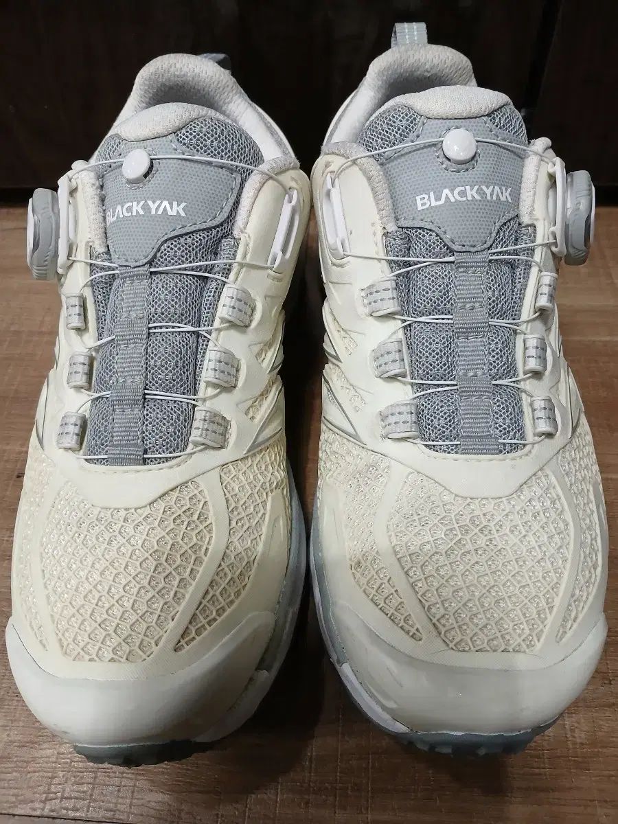 ブラックヤク アイボリー 登山靴 ダイアル 240mm