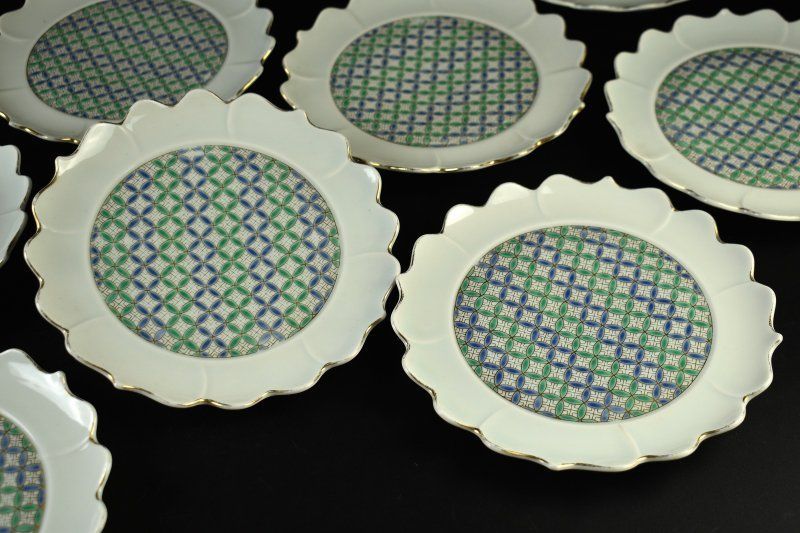 蔵A 3533 z 有田焼 徳幸 輪花型 七宝文 向付皿 中皿 十三客