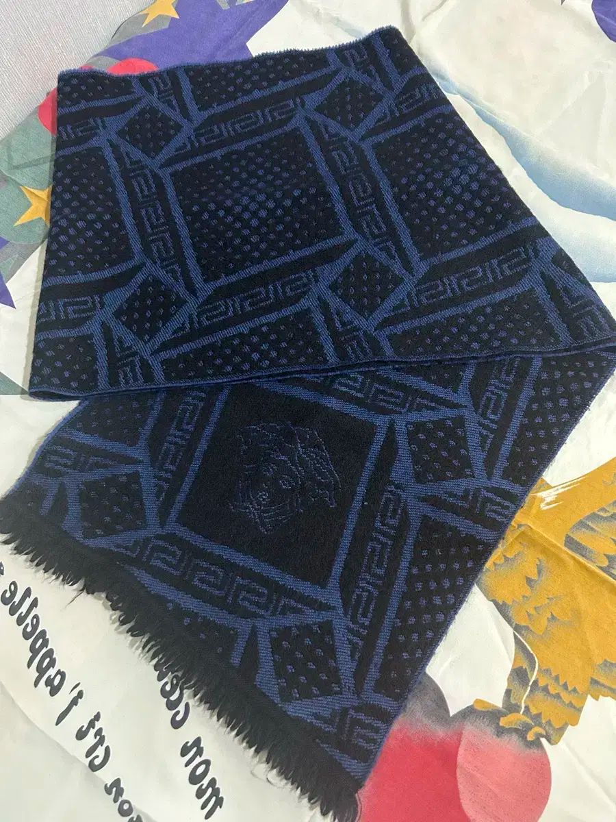 ヴェルサーチェ ウール マフラー ブラック ブルー