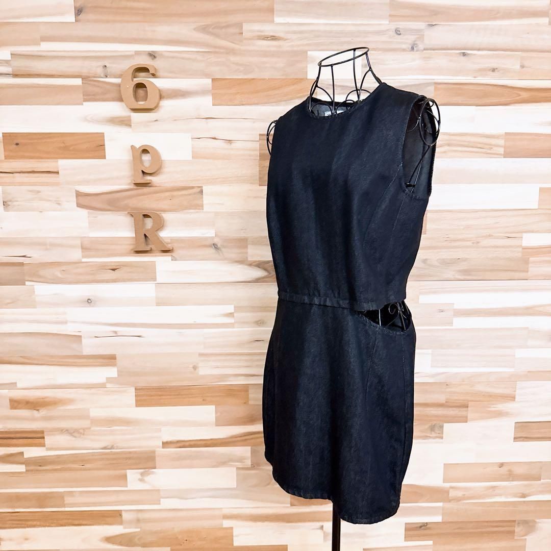 ノースリーブ カットアウト