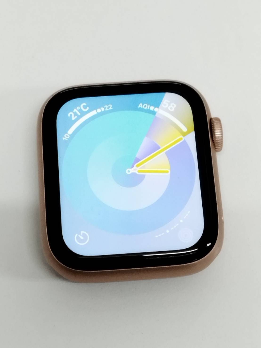 Apple Watch Series 4/GPS/44mm/A1978/ゴールド〈MU6G2J/A〉 Apple Watch Series 4/GPS/44mm/A1978/ゴールド〈MU6G2J/A〉 【公式通販】
