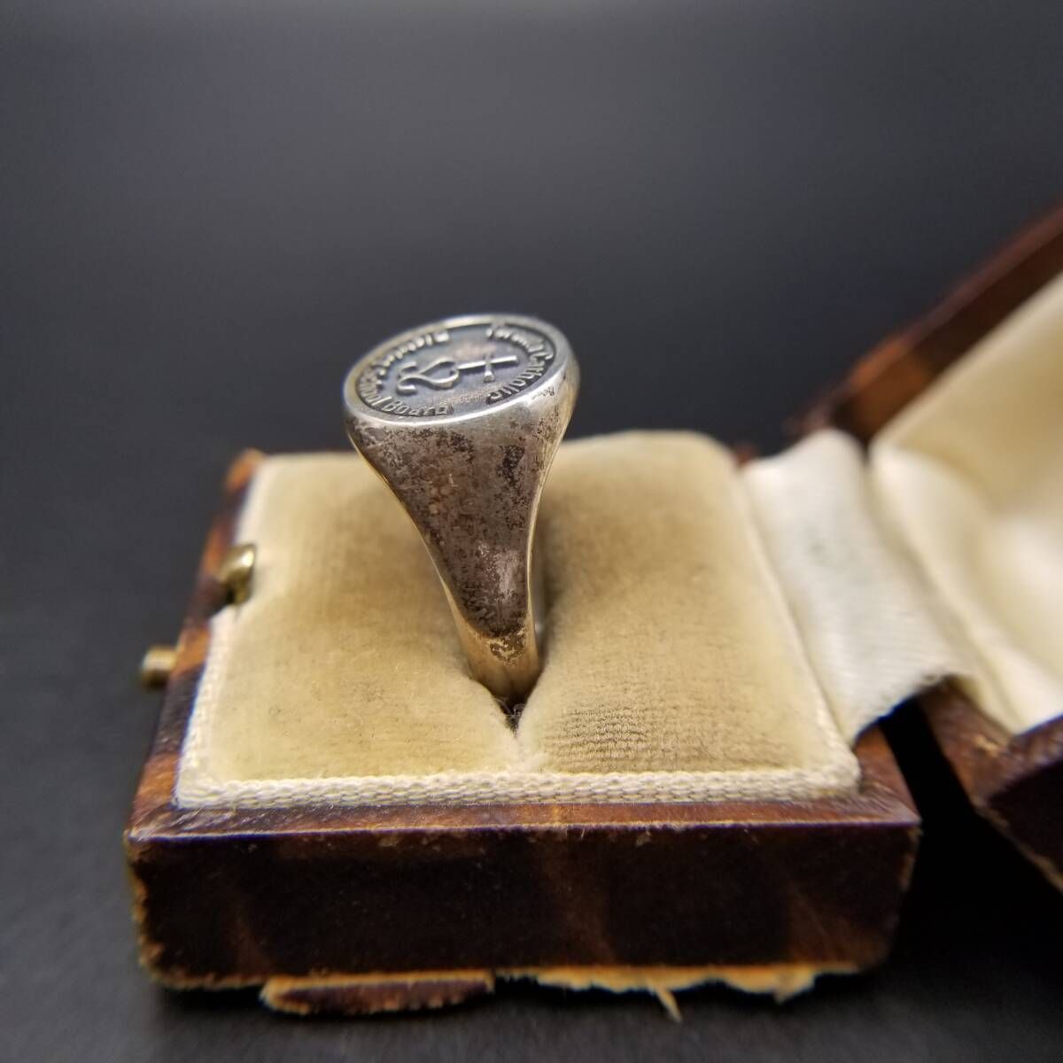 カナダ ヴィンテージ クラスリング Toronto Catholic District School Board 925 シルバー 銀 指輪 ラウンドトップ スタイリッシュ Y 24 I