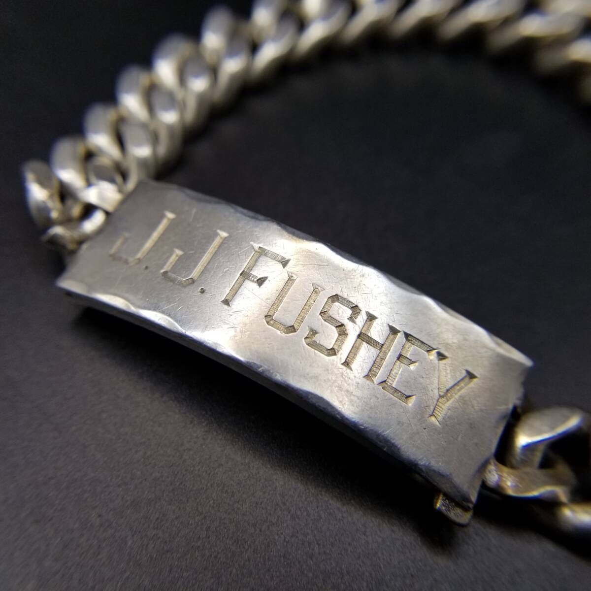Anson社製 Twin Lock IDタグ 長方形プレート ヴィンテージ ブレスレット シルバートーン 重厚感 ネーム彫金 J.J. Fushey Y24-Z