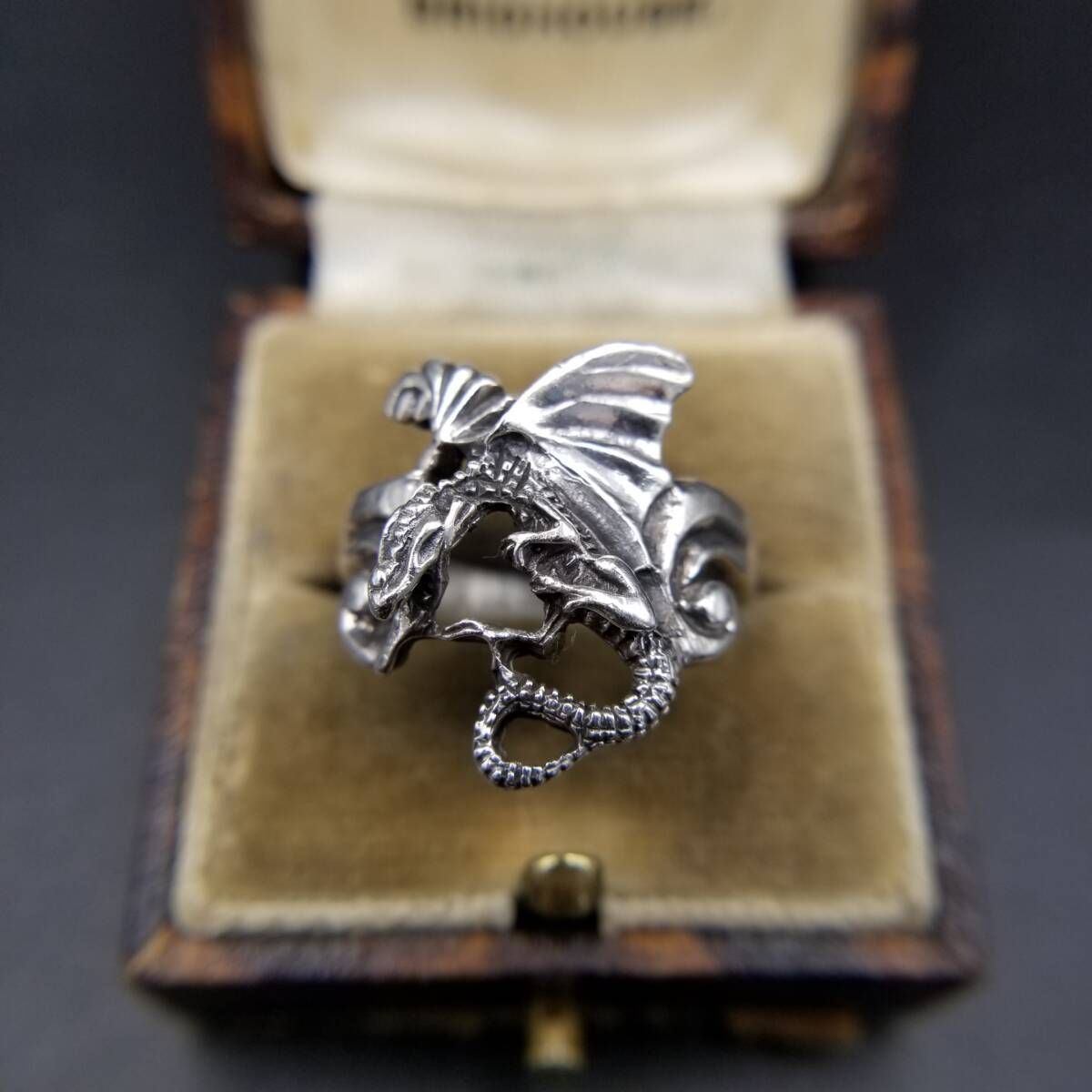 希少品❗️最終値下げ❗️ドラゴン彫刻 ヴィンテージリング 希少品❗️最終値下げ❗️ドラゴン彫刻 ヴィンテージリング
