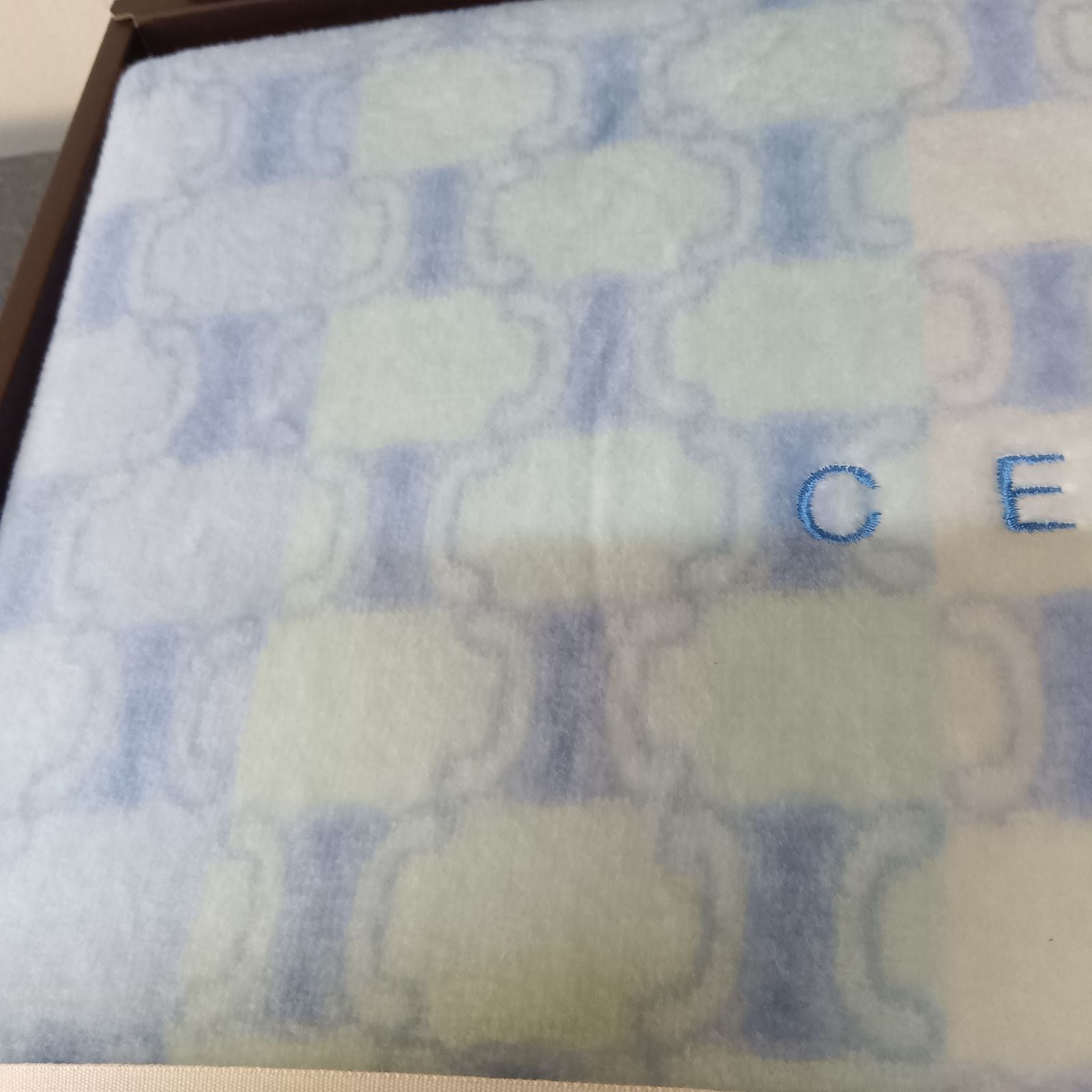 CELINE 綿毛布2枚 西川産業 未使用品】CELINE／セリーヌ 西川産業 綿毛布 140㎝×200㎝ A921 - メルカリ