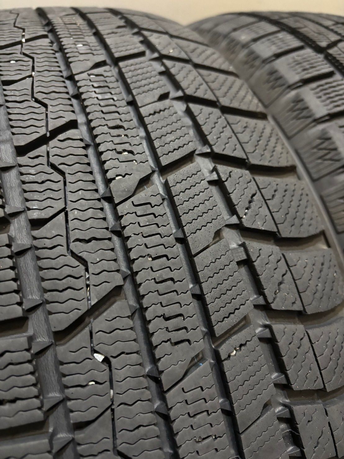 プリウス　ノア　ヴォクシーなど　195/65R15 スタッドレスタイヤ4本 S__7634948-225x300.jpg