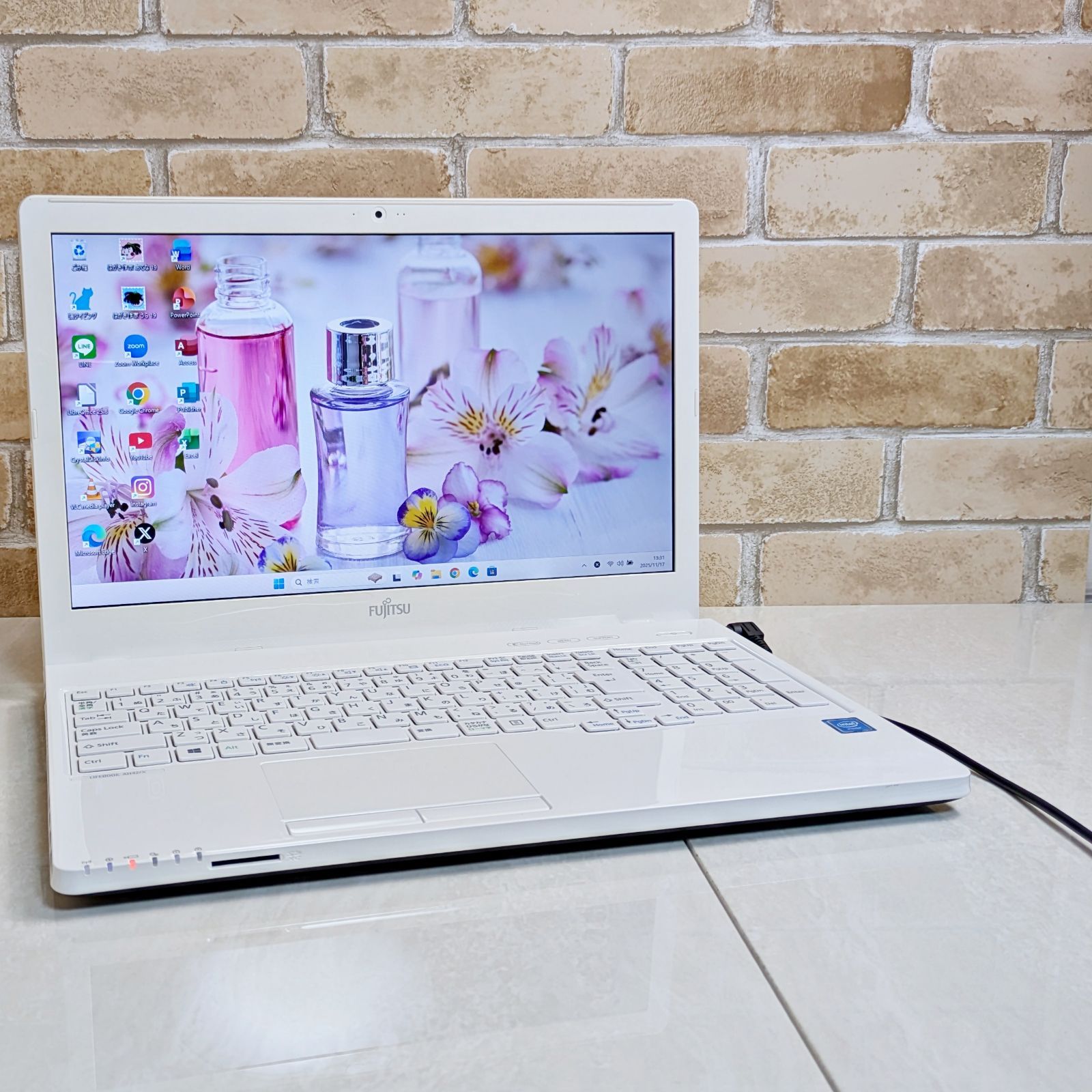 メモリ8G、高速SSD、Win11、オフィス2021、イラレ、バッテリーok 美品、i7、高速SSD、Win11、オフィス2021、イラレ、バッテリーok