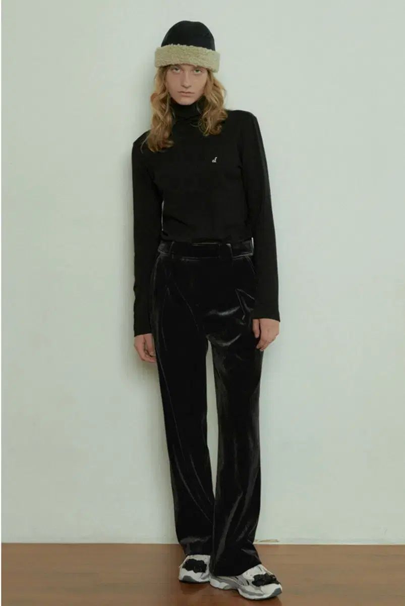 オーバーデューフ ツアーベルベット パンツ