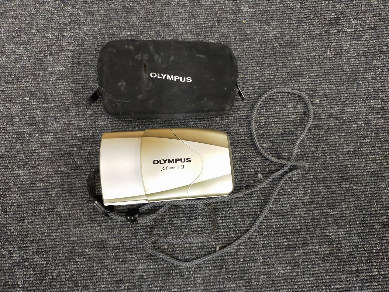 E19-20251117-72 通電OK OLYMPUS μ mju-II ゴールド 35mm F2.8 ケース付 ジャンク扱い