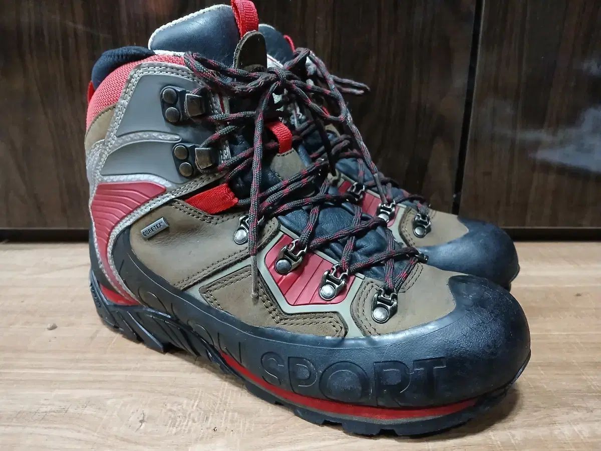 登山靴 ブラウン