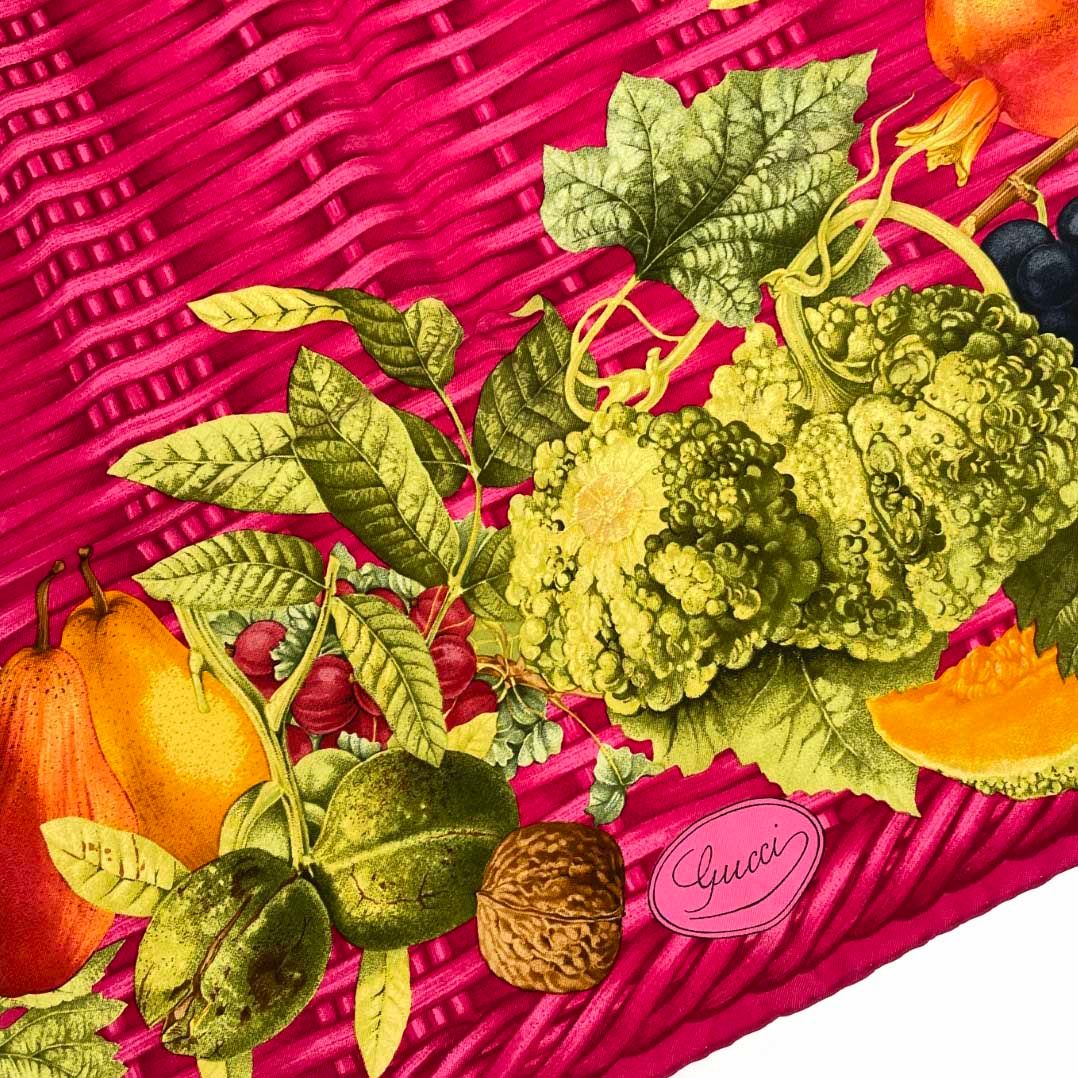 GUCCI グッチ スカーフ フルーツ/バスケット/ シルク100％ フューシャ