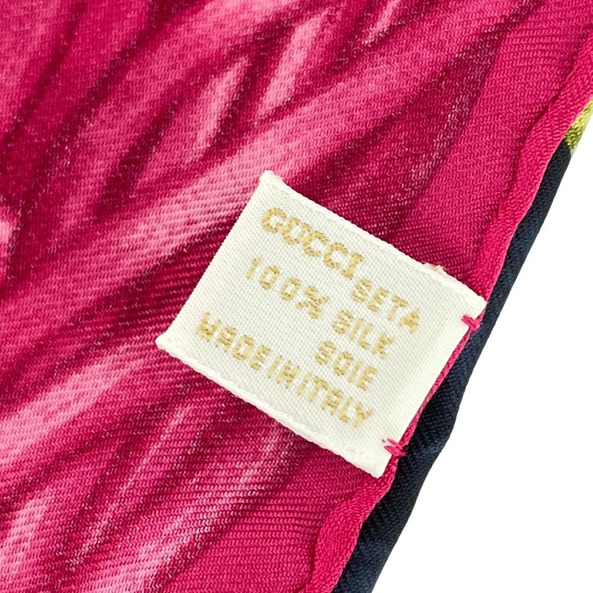 GUCCI グッチ スカーフ フルーツ/バスケット/ シルク100％ フューシャ