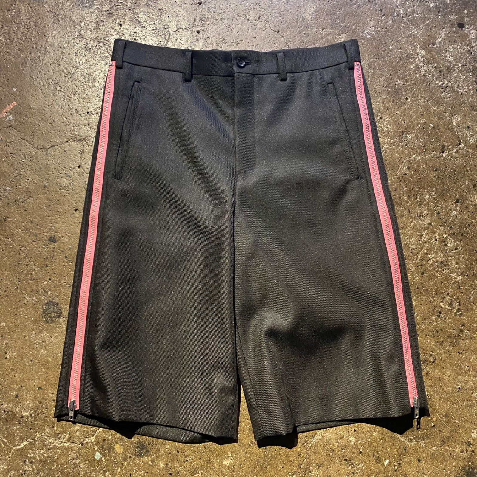 COMME des GARCONS HOMME PLUS 25ss サイドピンクジップ ハーフパンツ