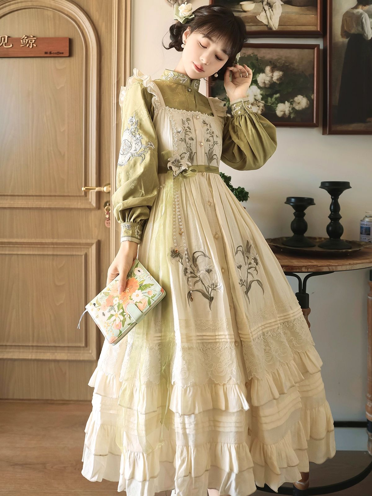 2点セット ロリータ服 ゆり柄 刺繍 豪華 華やか 販売 ロリータ 2点セット ロリータ服 ゆり柄 刺繍 豪華 華やか 販売 ロリータ