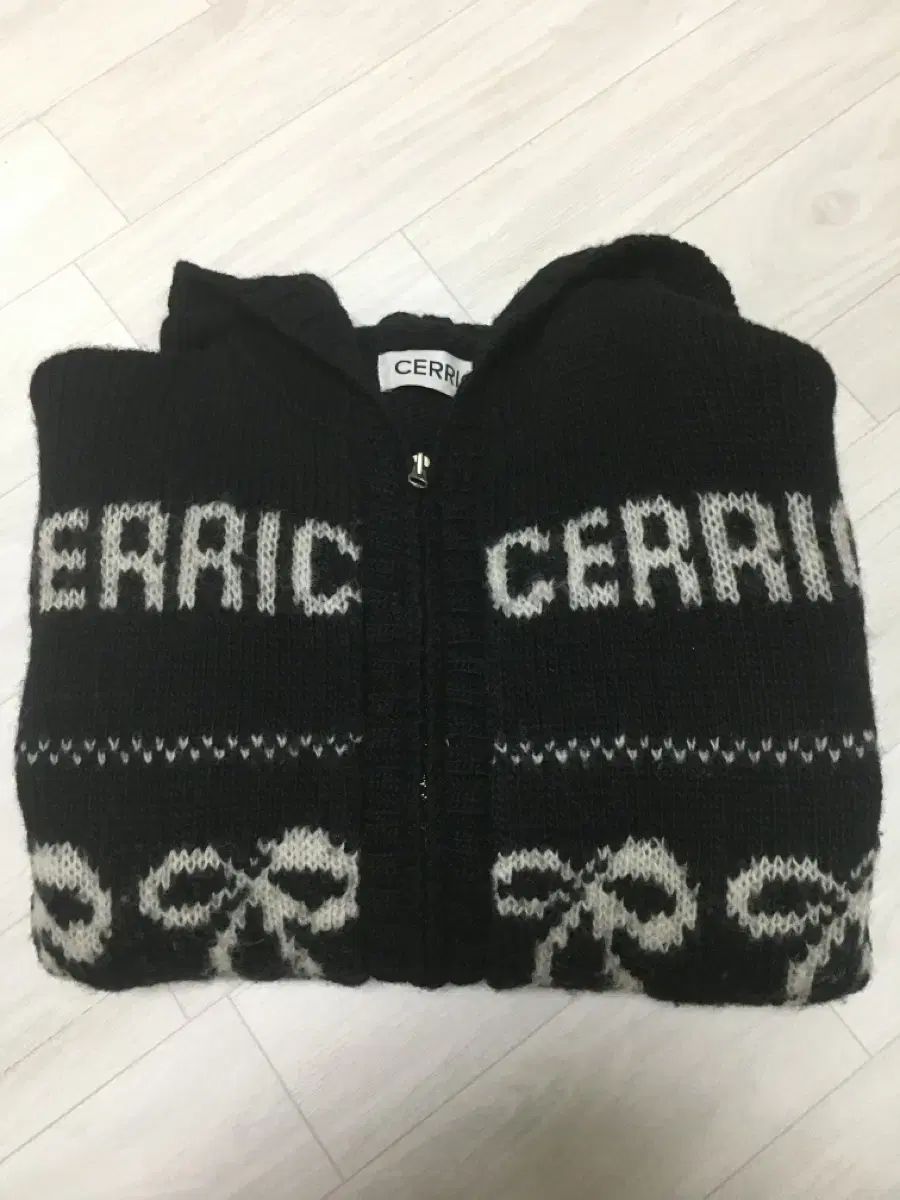  セリック CERRIC リボン カウチン ジップアップ パーカー トップス