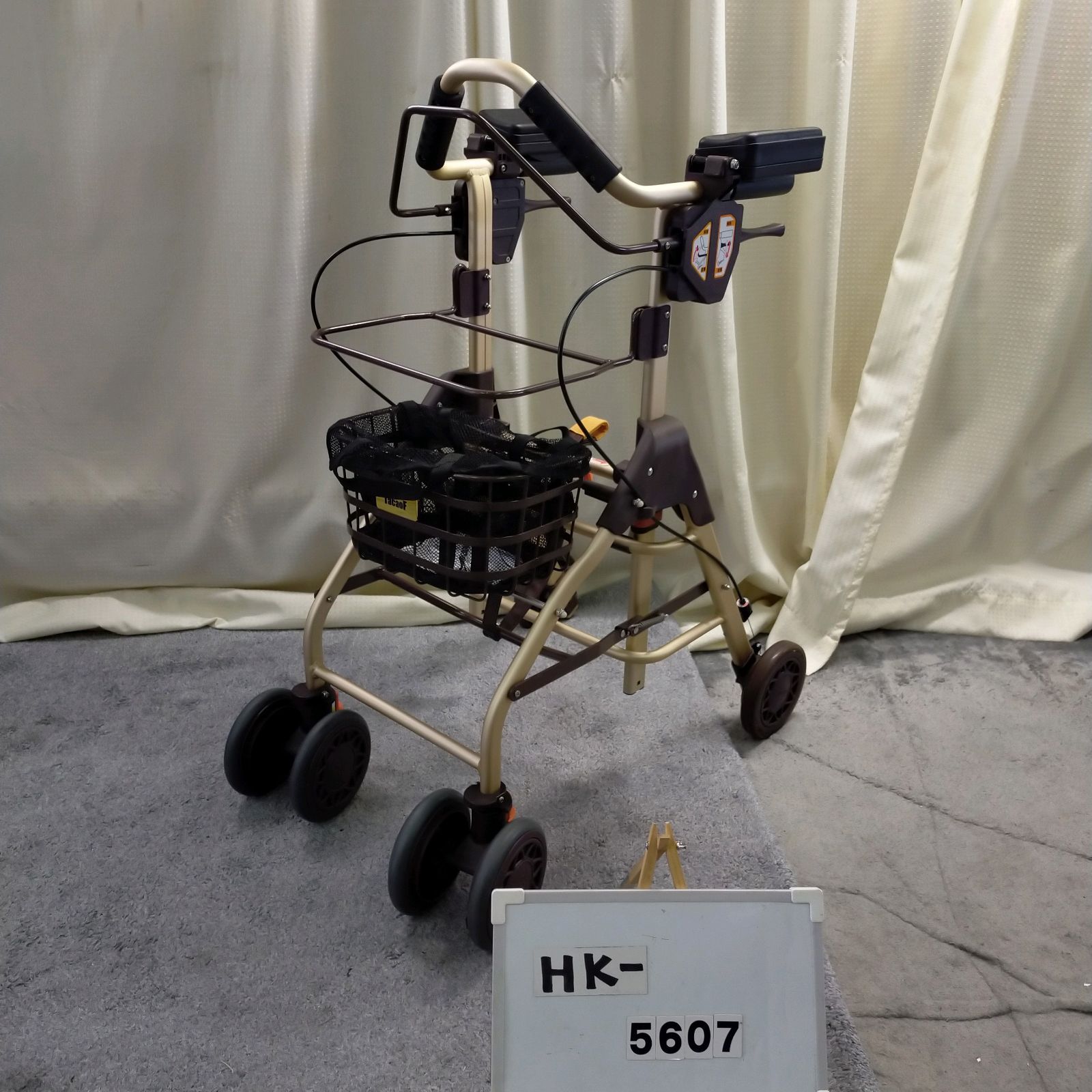 HK-5607 幸和製作所 テイコブリトルホームF WAW18 室内 馬蹄形型歩行車 コウワセイサクジョ こうわせいさくじょ tacaof Tacaof シルバーカー 歩行器 歩行車 歩行補助 洗浄 消毒済 介護用品