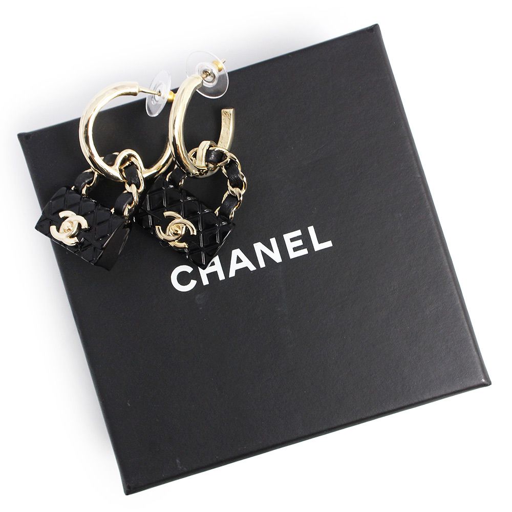 シャネル マトラッセ チェーンバッグモチーフ ココマーク フープ ピアス レジン レザー ブラック ゴールド ABA 009 CHANEL