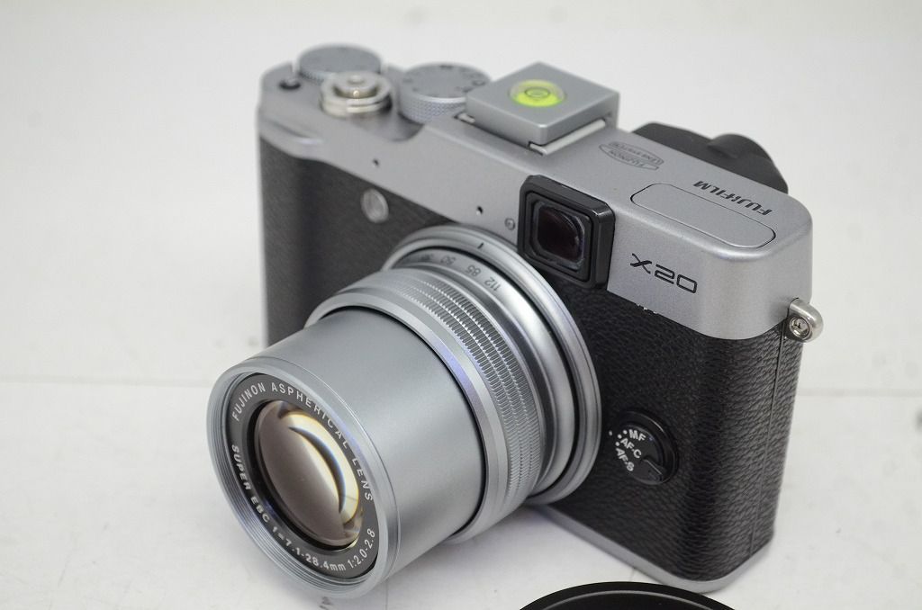 FUJIFILM フジフィルム X20 コンパクトデジタルカメラ シルバー 251007j