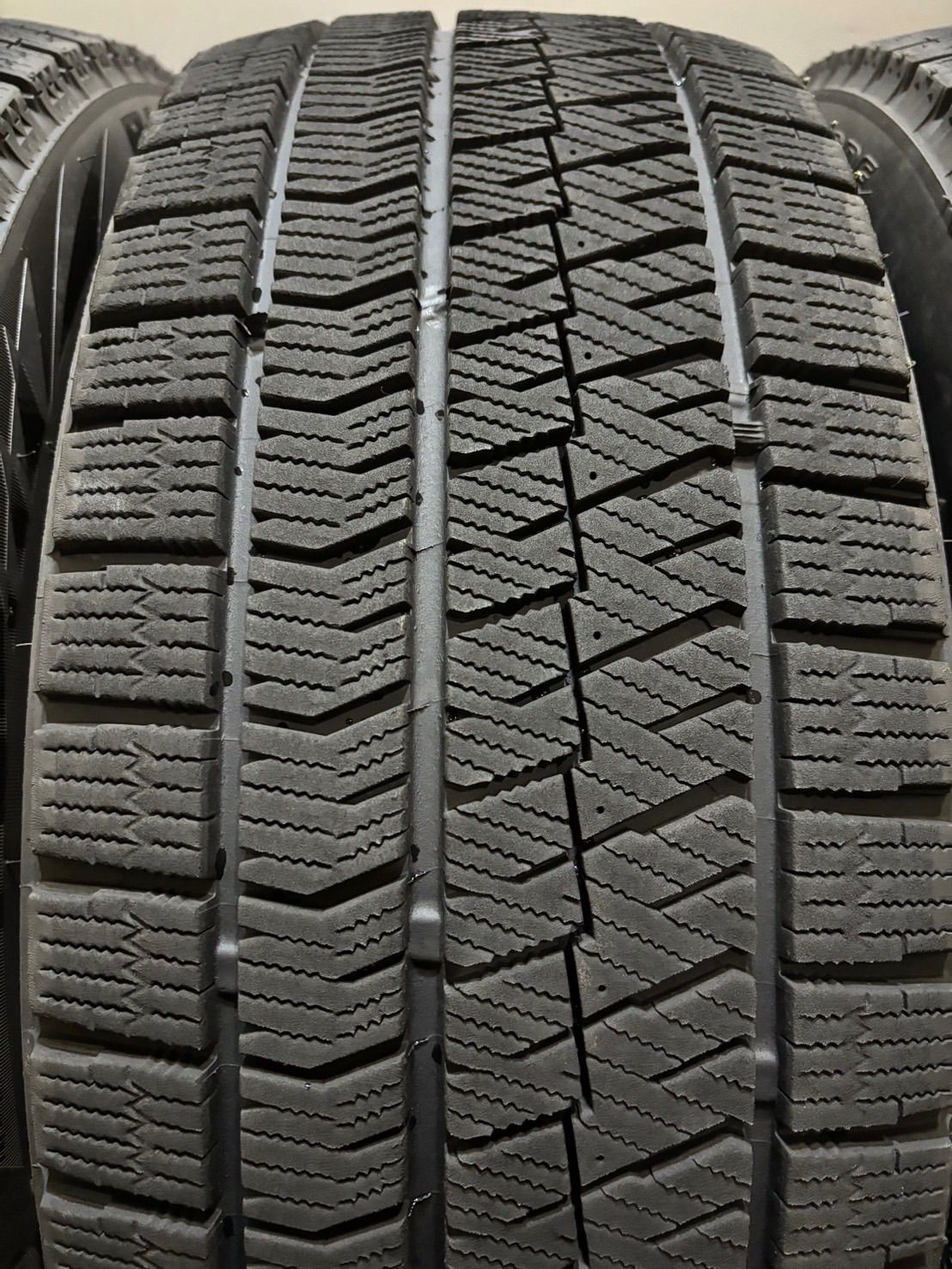  225 45 R 18 VRX 2 スタッドレス 4本 ブリヂストン ブリザック クラウン レヴォーグ 南2 K 749 18インチ スタッドレス