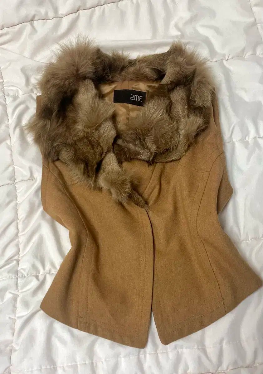 ギャル 必須アイテム ブラウン 茶色 クロップド ファー スリムフィット ベスト