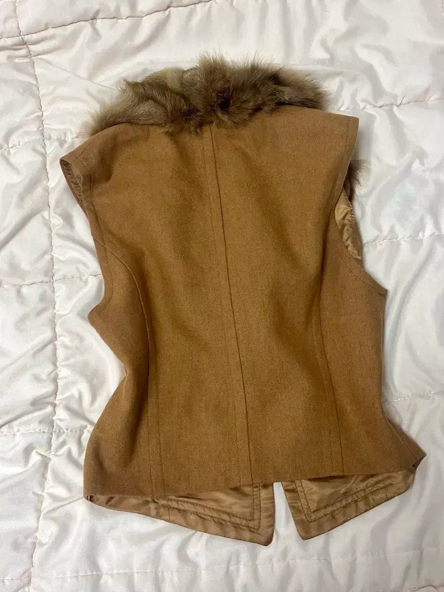 ギャル 必須アイテム ブラウン 茶色 クロップド ファー スリムフィット ベスト