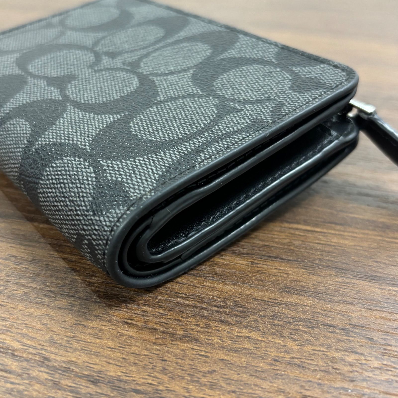 ミディアムコーナージップウォレット