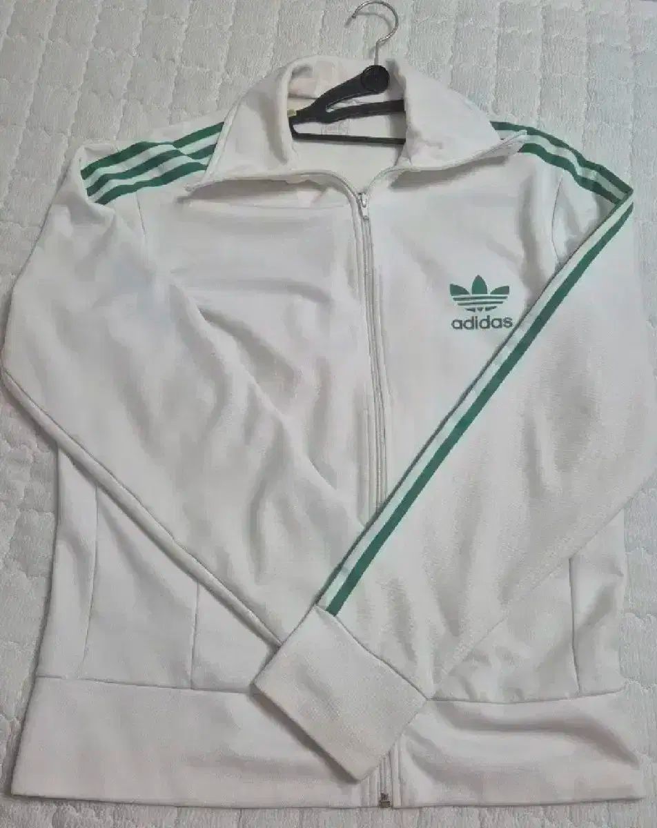 アディダス ヨーロッパ 白 緑 日本版