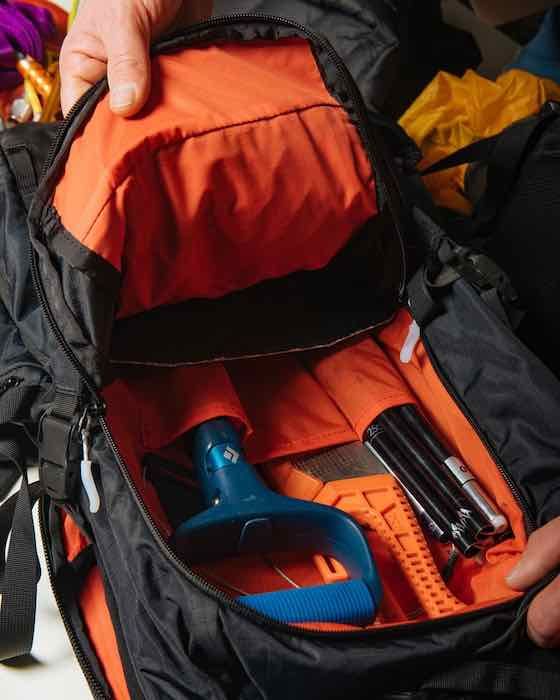 最速発送 DAKINE ダカイン POACHER 40L Black アウトドア スノーボード リュック バックカントリー バックパック OLIVEOS_COM_TR