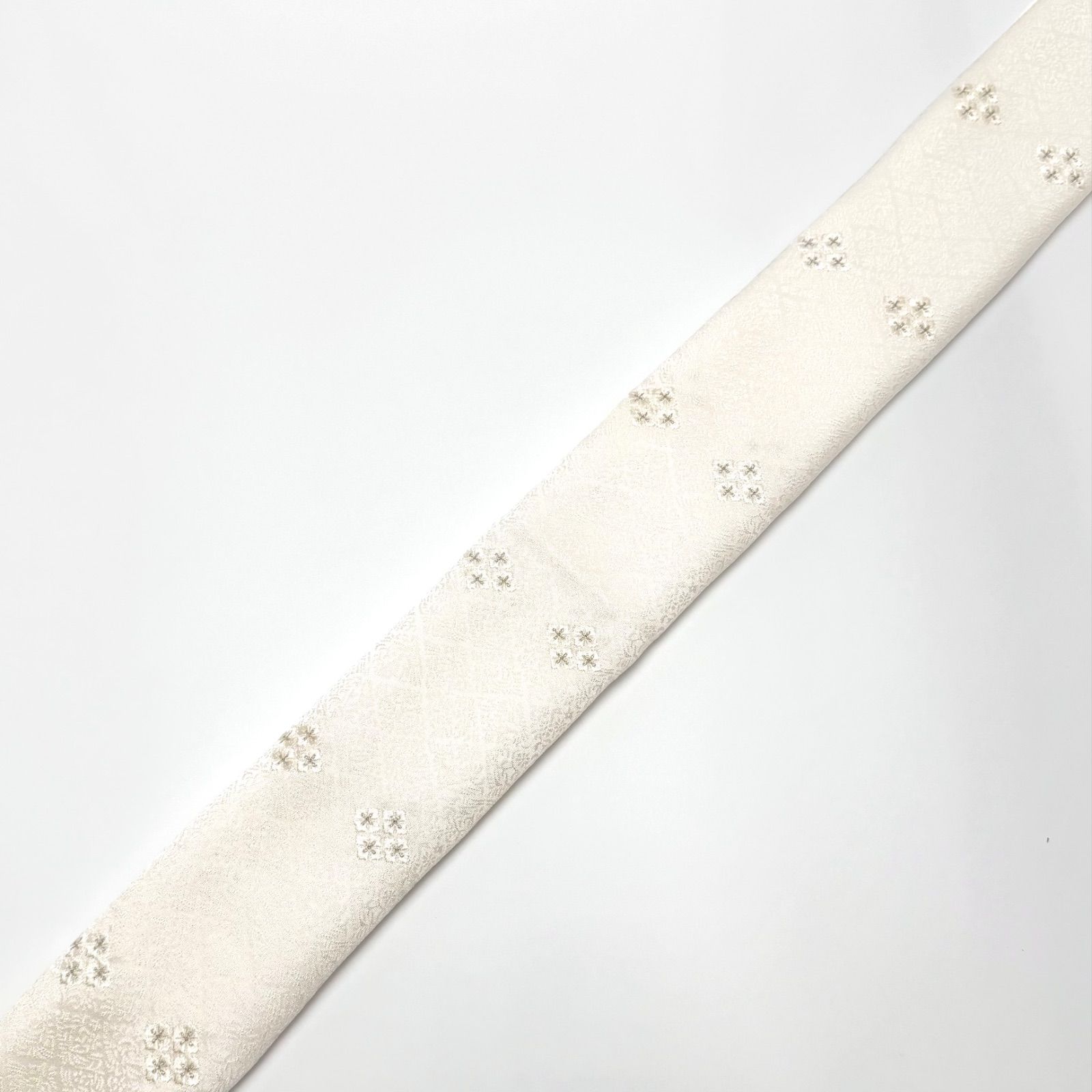 菱地紋 梅ちらし刺繍