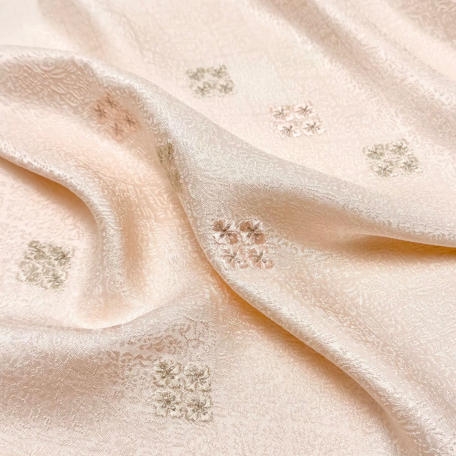 菱地紋 梅ちらし刺繍