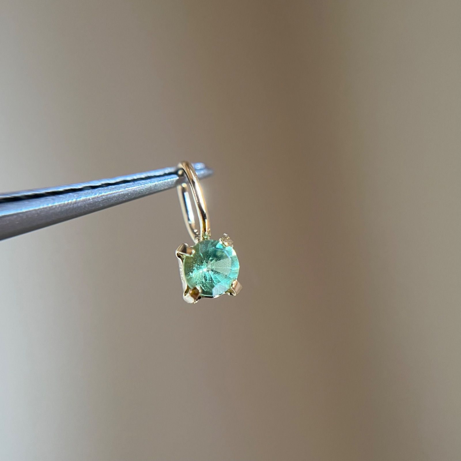 K18 天然石ミントガーネット ラウンド ペンダントトップ チャーム