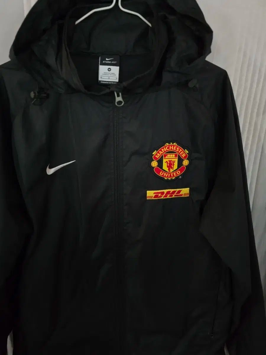ナイキ マンチェスター・ユナイテッドFC DHL オーバーサイズ ウィンド