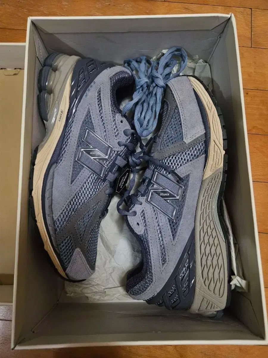 270 オーラリー x ニューバランス 1906 フリントストーン M1906RAL