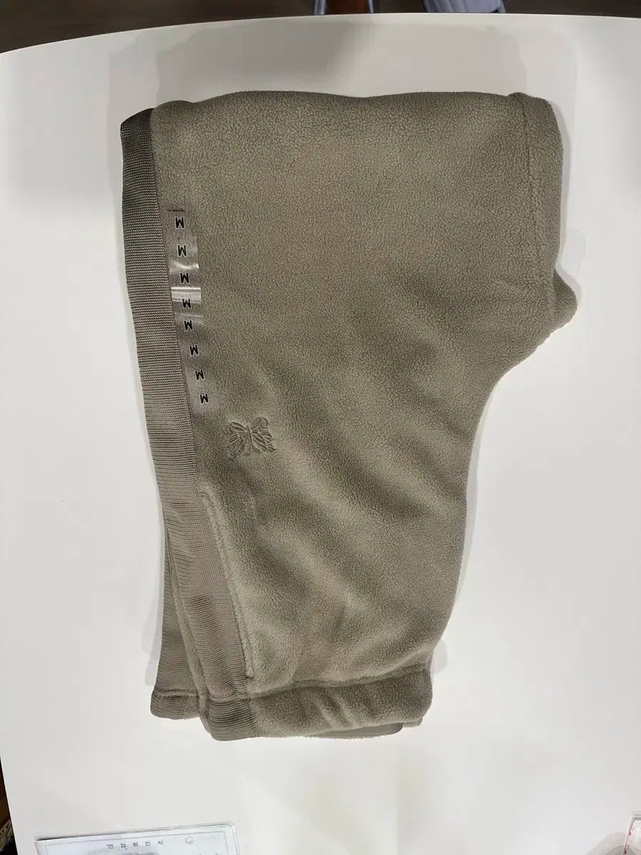 UNIQLO x NEEDLES ワイドパンツ ベージュ ミディアム